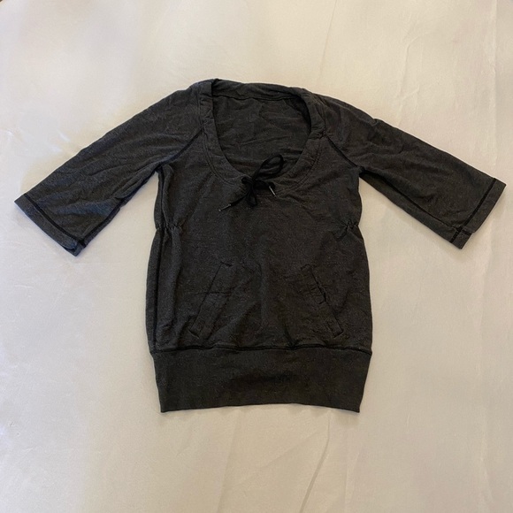 LULULEMON Women’s Scoop Neck, 1/4 Sleeve, Cinched Waist Top, Size 8 - Picture 1 of 7